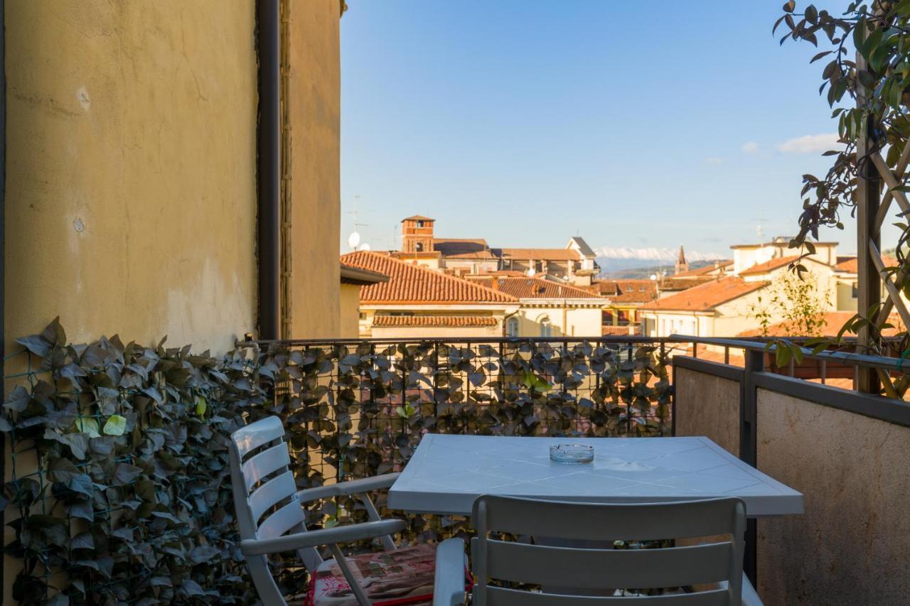 Central Apartment Behind The Arena Verona Bagian luar foto